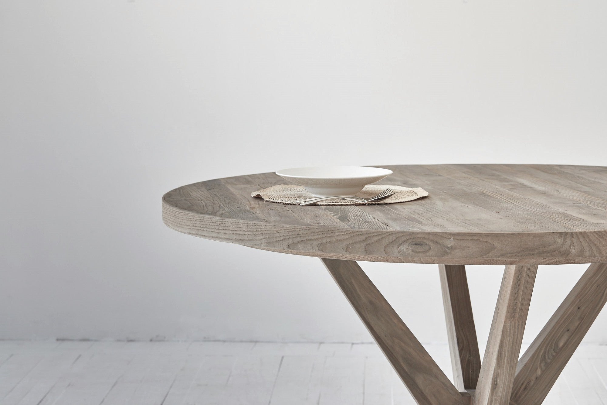 SANTOS ROUND DINING TABLE