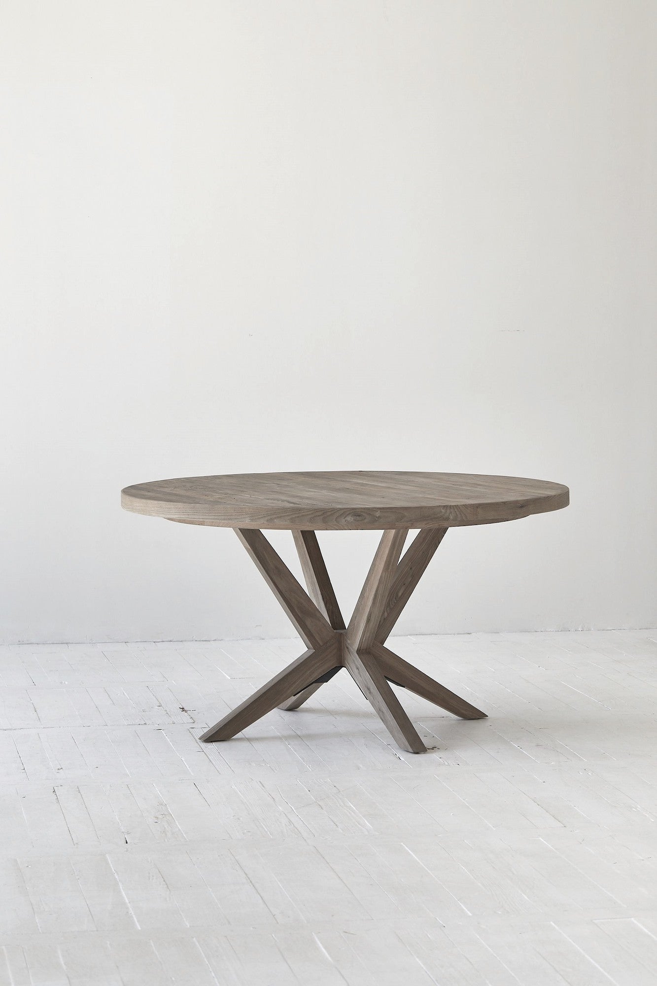 SANTOS ROUND DINING TABLE