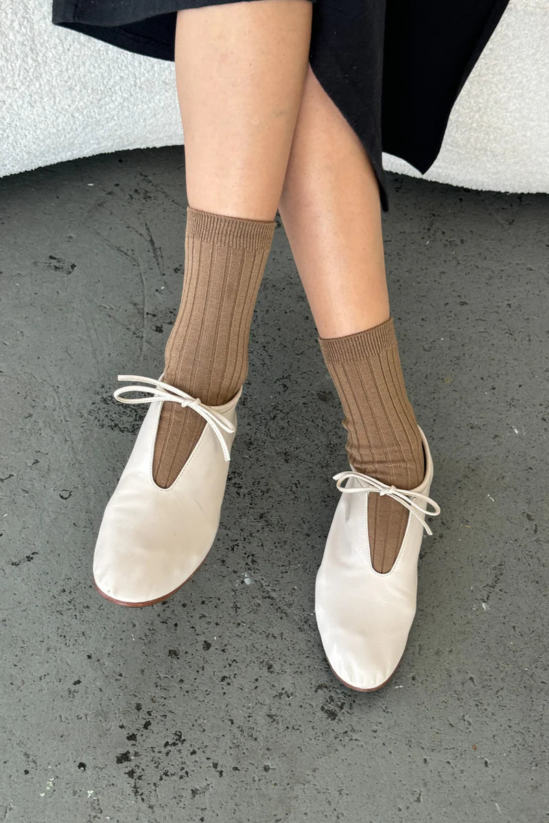 HER SOCKS - Dark Tan